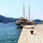 Twin Lucica 990c Pensjonat Lastovo