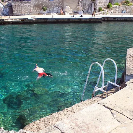 Twin Lucica 990c Lastovo