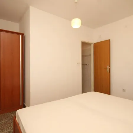 Twin Lucica 990c Pensión