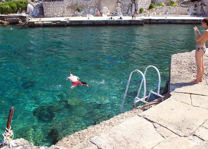 Twin Lucica 990c Lastovo