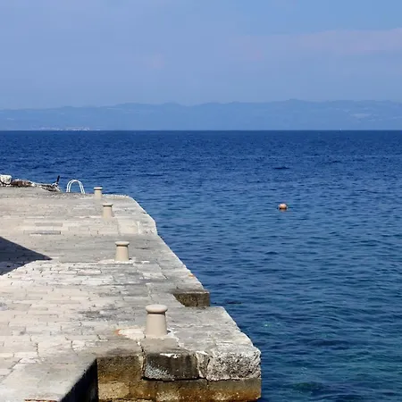 Twin Lucica 990c Casa de hóspedes 2*