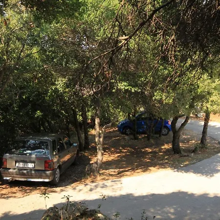 Twin Lucica 990c בית הארחה 2*