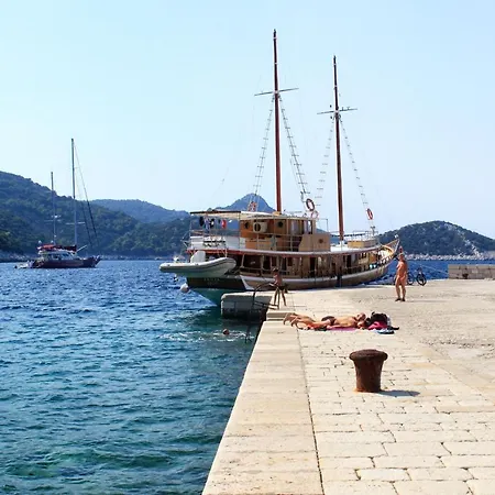 Twin Lucica 990c Gostinjska kuća Lastovo