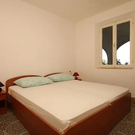 Twin Lucica 990c Πανσιόν